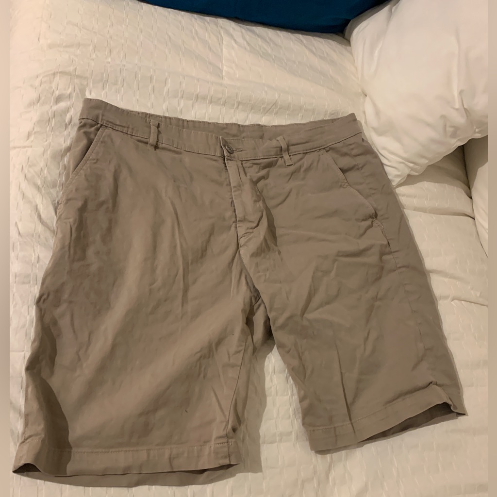 Men’s Adriano Goldschmeid Size 38r Khaki Shorts. Excellent Condition, No Issues.
